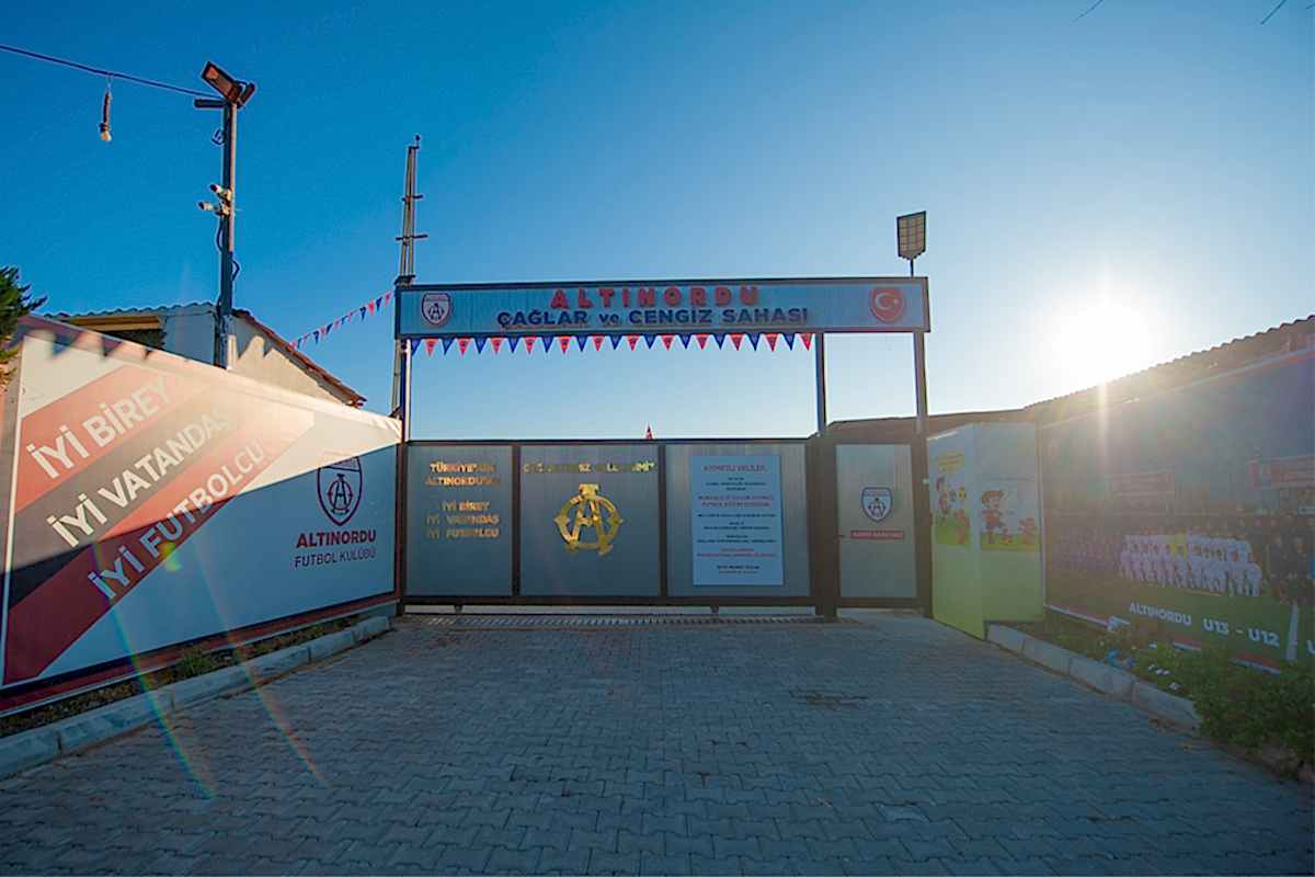 Çağlar ve Cengiz Futbol Eğitim Tesisi