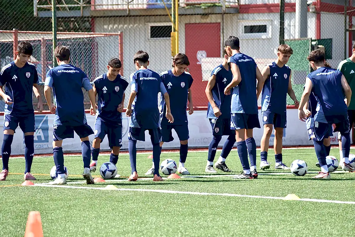 ALTINORDU U15 TAKIMIMIZ YENİ SEZON HAZIRLIKLARINA BAŞLADI
